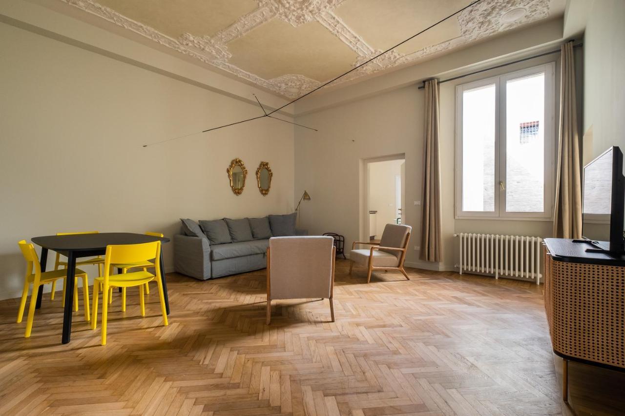 Appartamento D'Azeglio Nel Salotto Di Bologna Luaran gambar